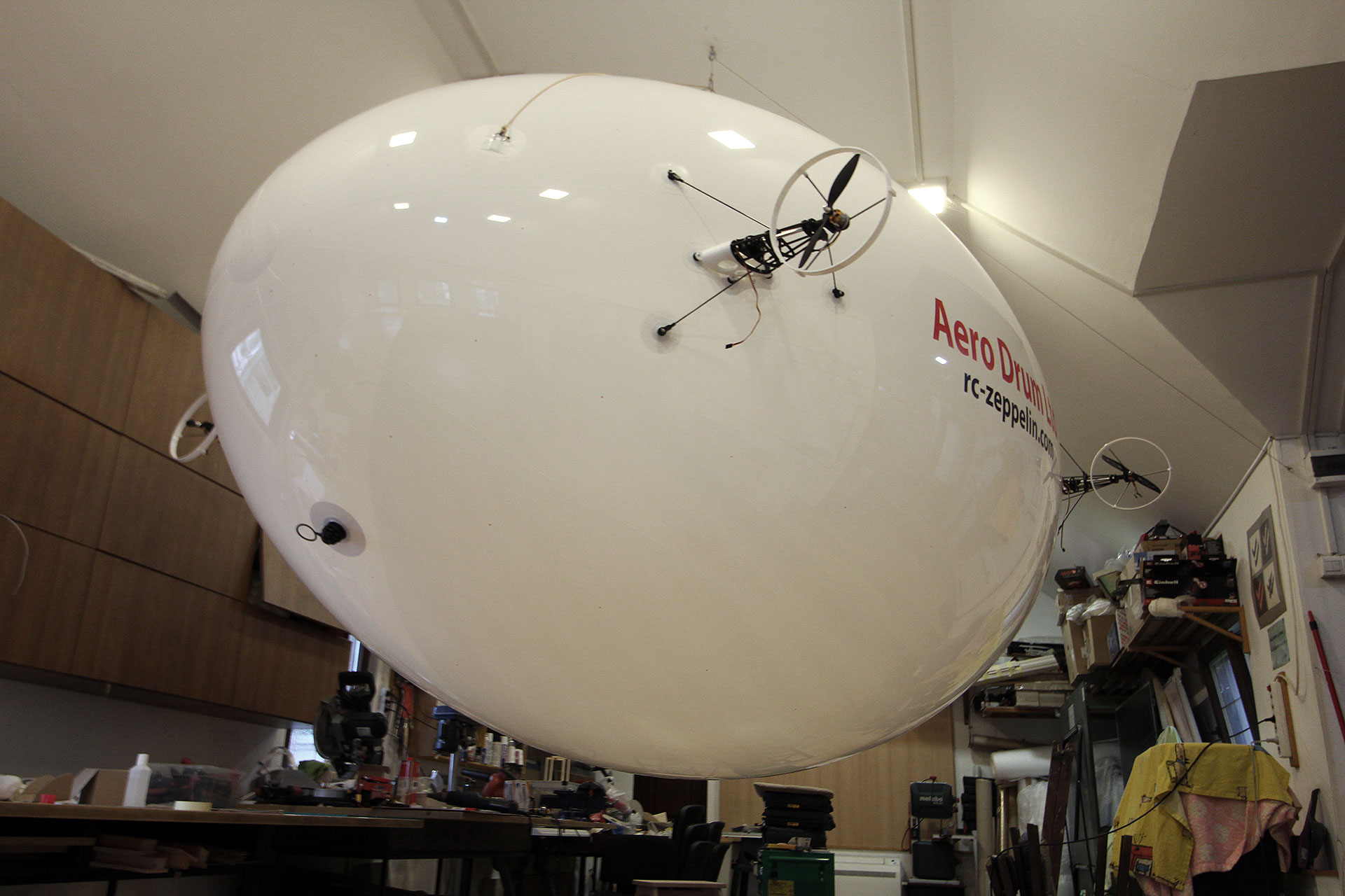 Blimp-drone-with-motors-on